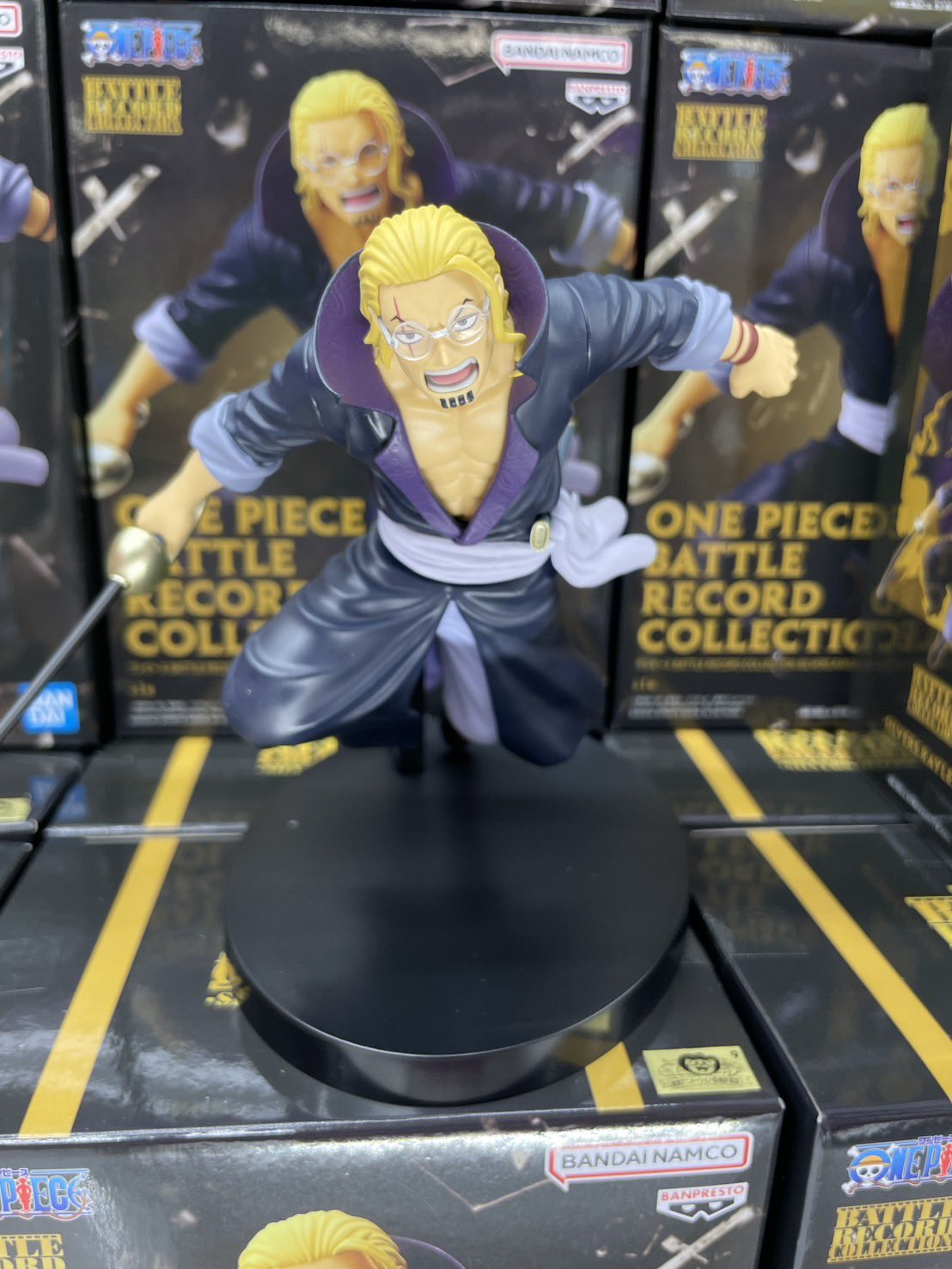 MÔ HÌNH Silvers Rayleigh - One Piece - Battle Record Collection (Bandai Spirits) FIGURE CHÍNH HÃNG 2 HDqvPelbgAAFCvL