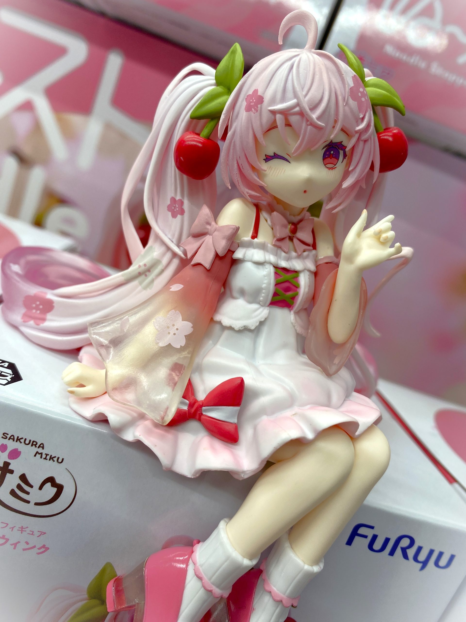 MÔ HÌNH Hatsune Miku - Vocaloid - Noodle Stopper Figure - Sakura, 2025, Wink Ver. (FuRyu) FIGURE CHÍNH HÃNG 6 HF 0cycaAAAudO5