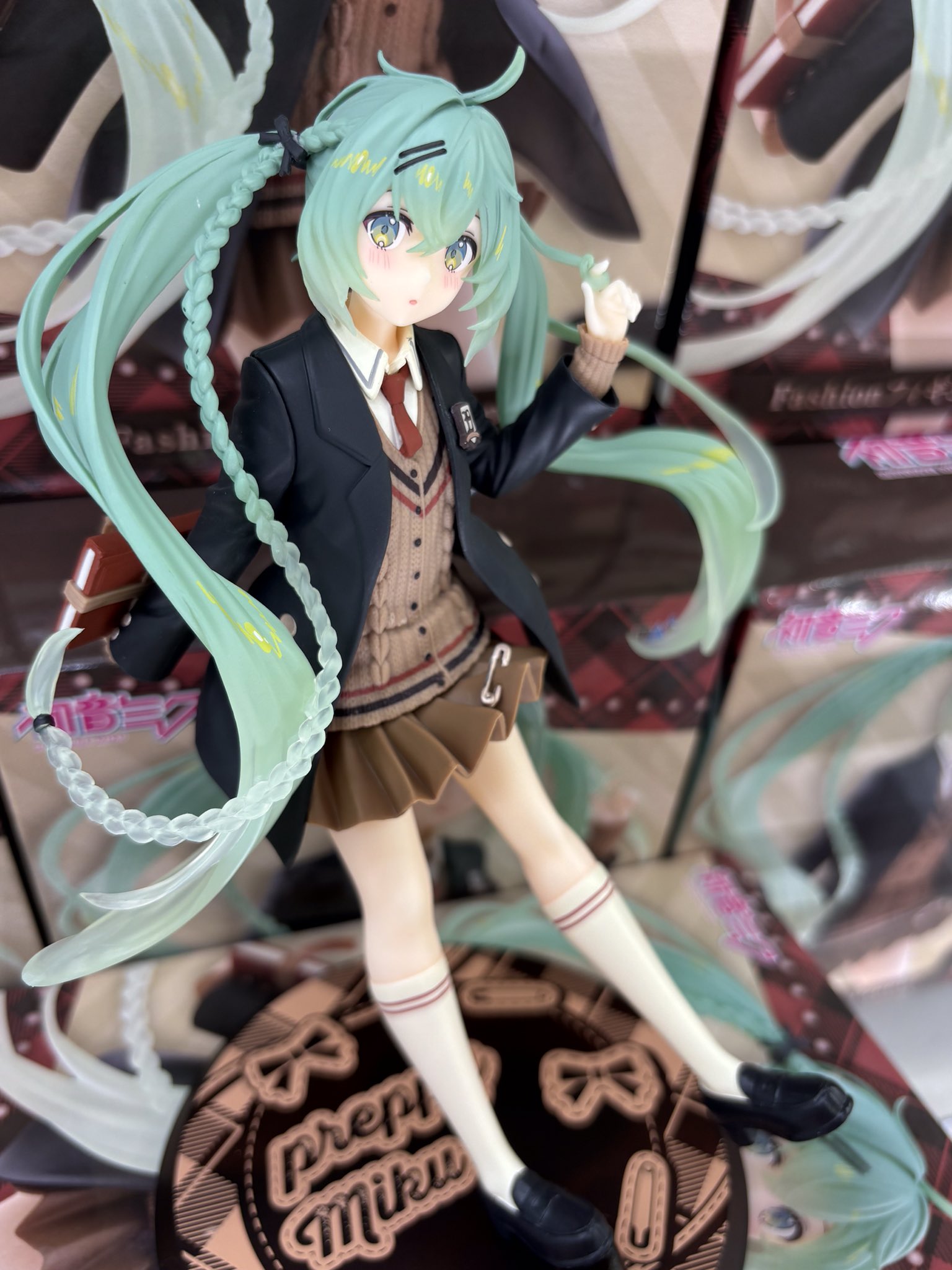 MÔ HÌNH Hatsune Miku - Vocaloid - Hatsune Miku Fashion Series - Preppy (Taito) FIGURE CHÍNH HÃNG 2 GwLytJbWwAAtucn
