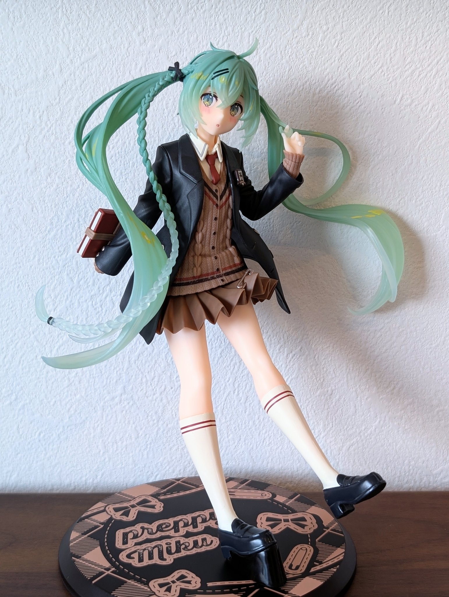 MÔ HÌNH Hatsune Miku - Vocaloid - Hatsune Miku Fashion Series - Preppy (Taito) FIGURE CHÍNH HÃNG 1 GwR7T7vXkAIY5zE